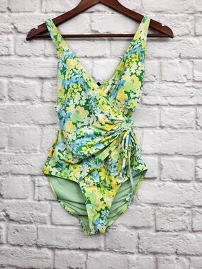 Nip Tuck Swim Floral One Piece Swimsuit Size US 4 Ruched Tummy Control